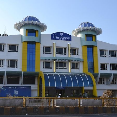 Hotel Embassy International Lātūr Exterior foto